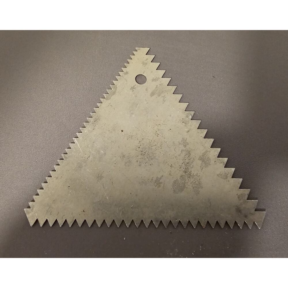 Ateco #1446 - 3-Sided Decorating Comb & Cake Icing Triangle Tool - 4-1/4" (in)